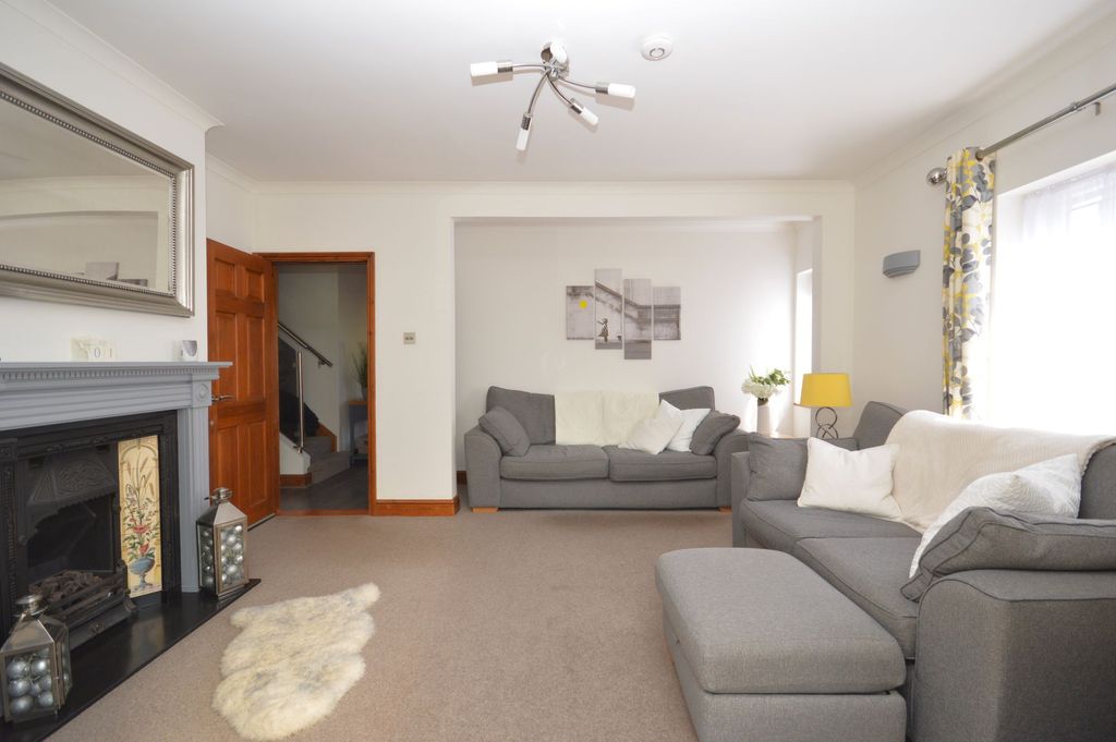 Property photo 2 of 39