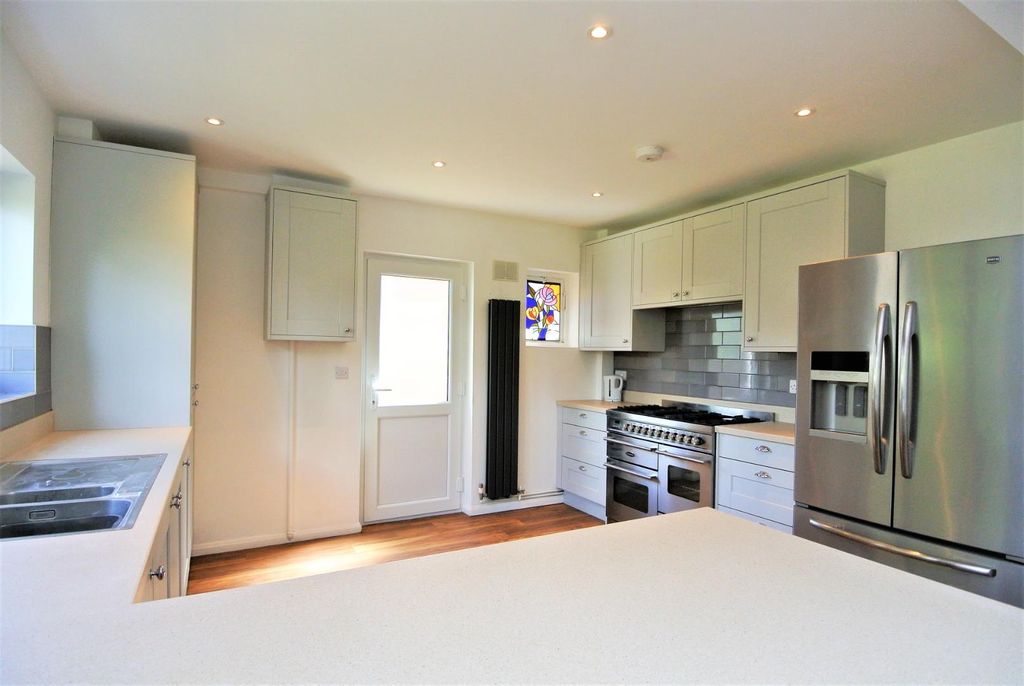 Property photo 3 of 14 Ma Kitchen2.Jpg