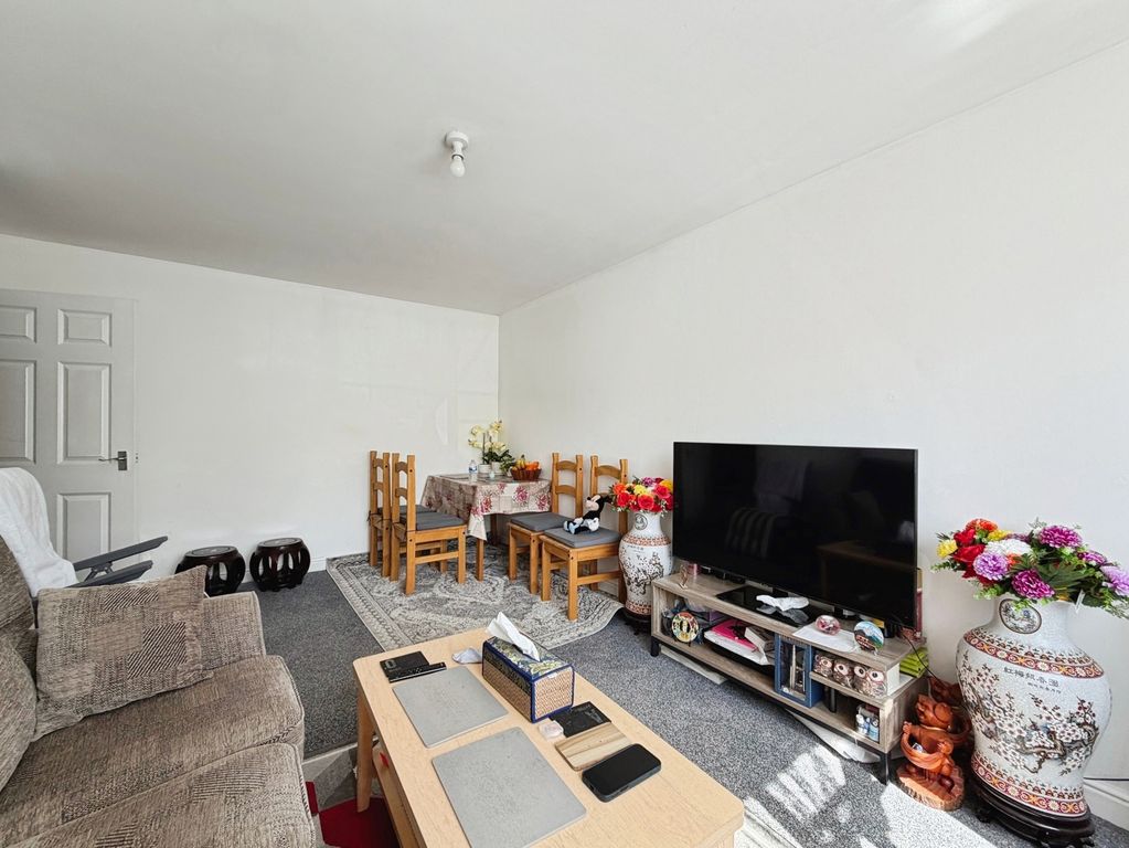 Property photo 3 of 7 Pbox-Img.Jpg