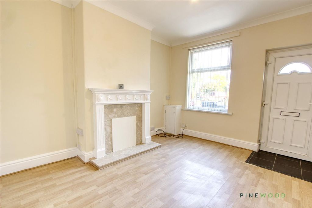 Property photo 2 of 13 Lounge