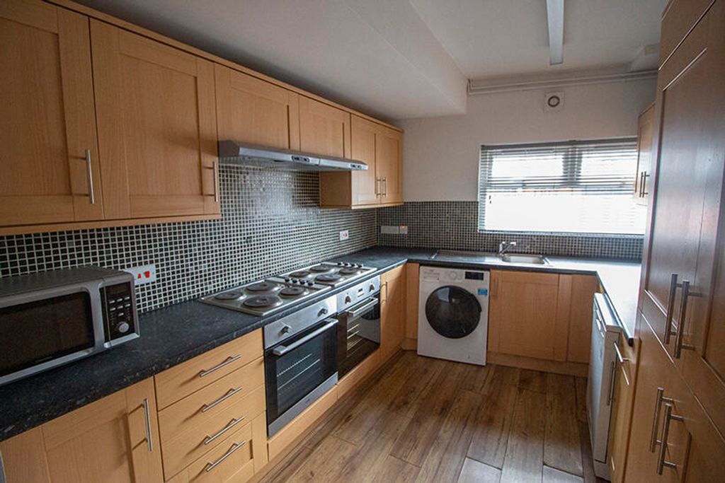 Property photo 3 of 5 This Well-Equipped Kitchen Features Modern Applian...