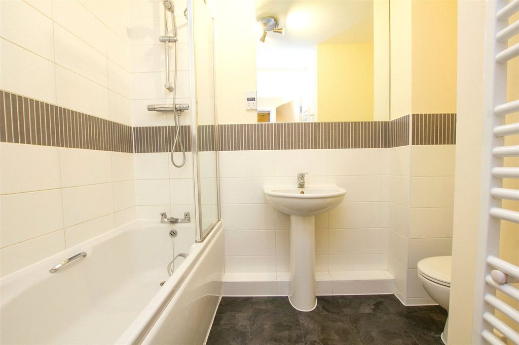 Property photo 3 of 10 Bathroom