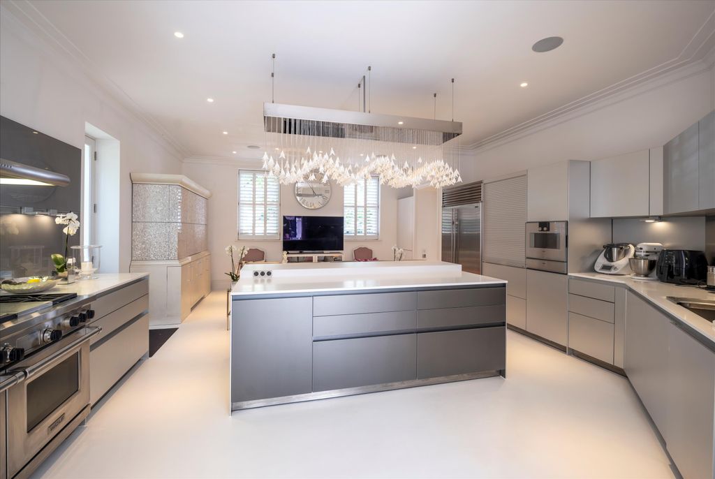 Property photo 3 of 17 Image