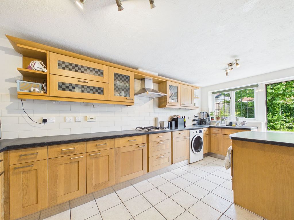 Property photo 2 of 21
