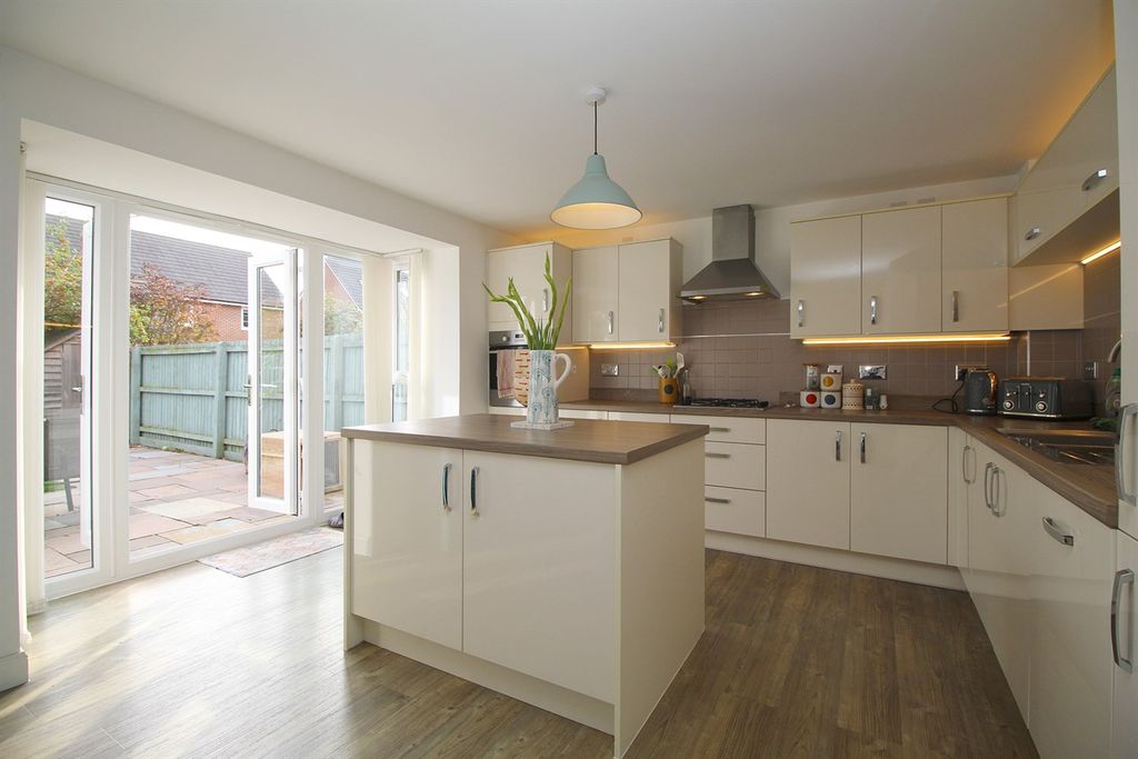 Property photo 3 of 36 Kitchen