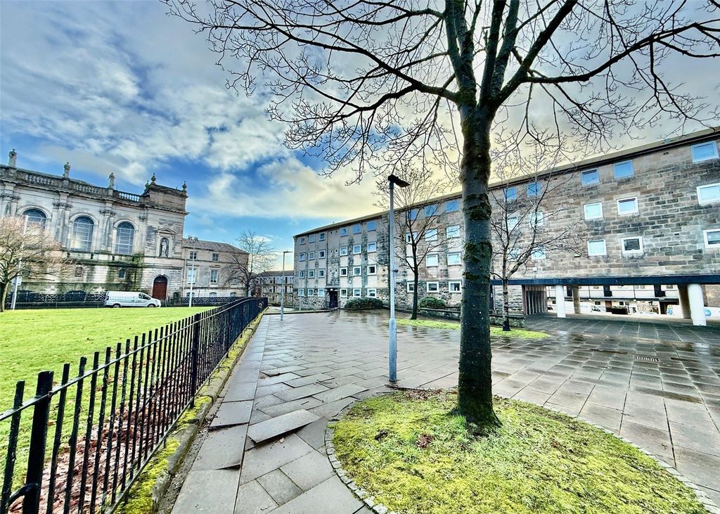 Property photo 3 of 22 Picture No. 01