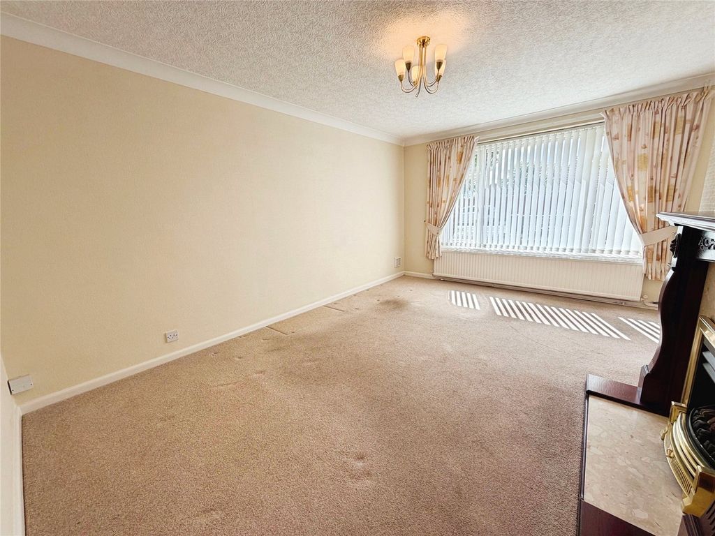Property photo 2 of 11 Living Room