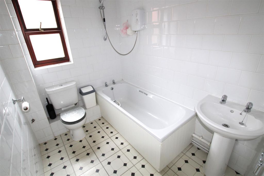 Property photo 3 of 7 Img_2208.Jpg