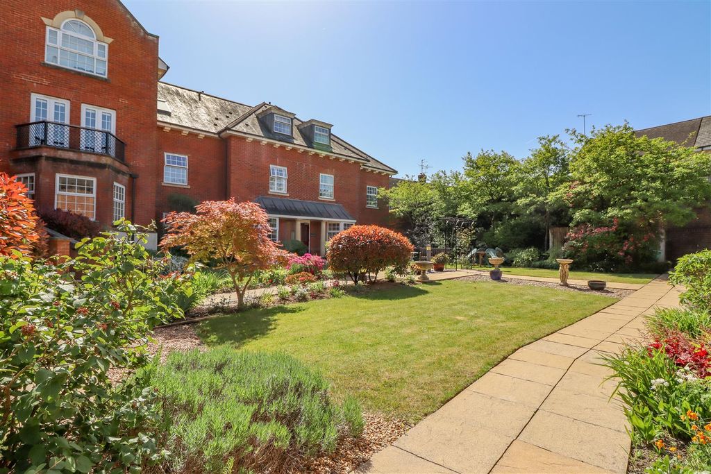 Additional image 19 of 2 bed flat for salePotters Place, Horsham RH12