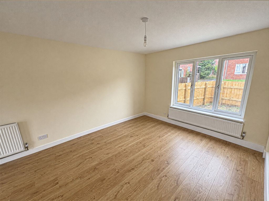 Property photo 3 of 7 Living Room
