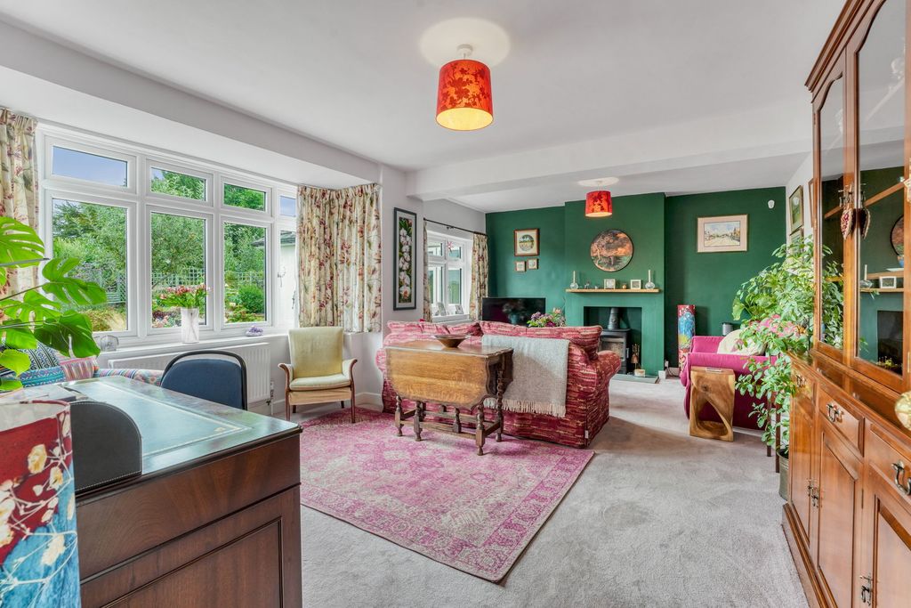 Property photo 2 of 33