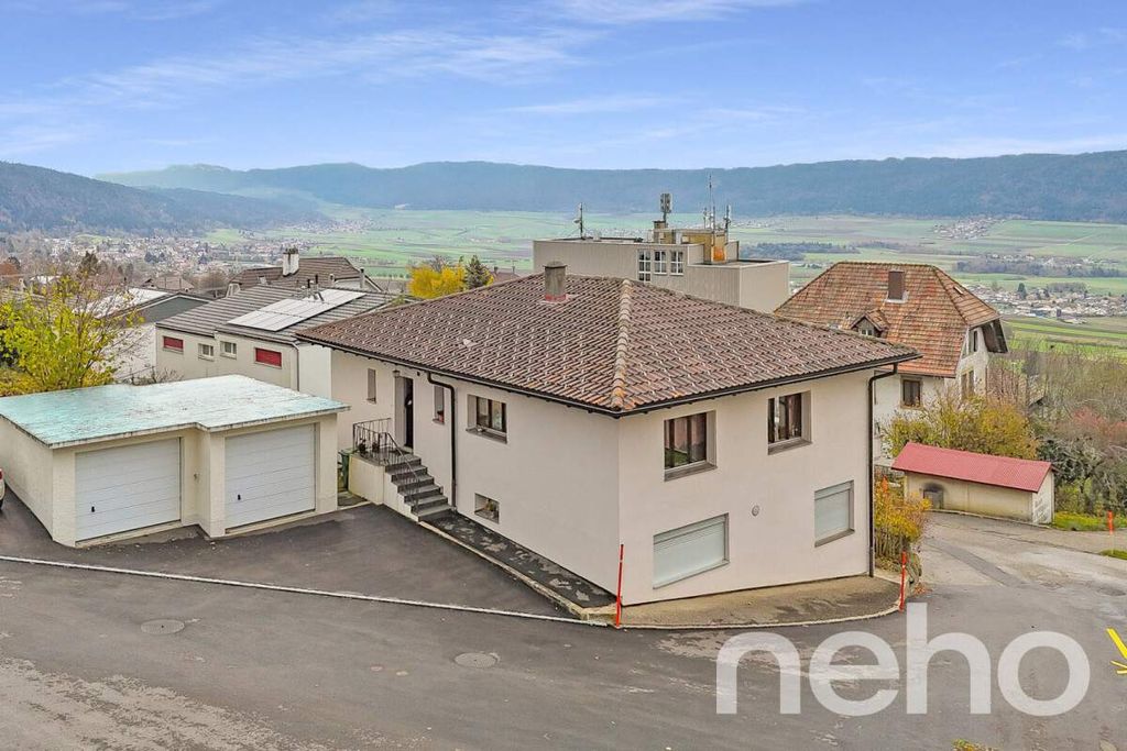 Property photo 2 of 11