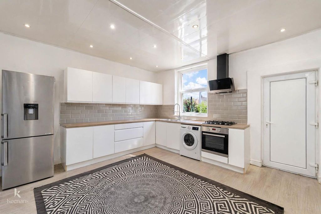 Property photo 2 of 13 10