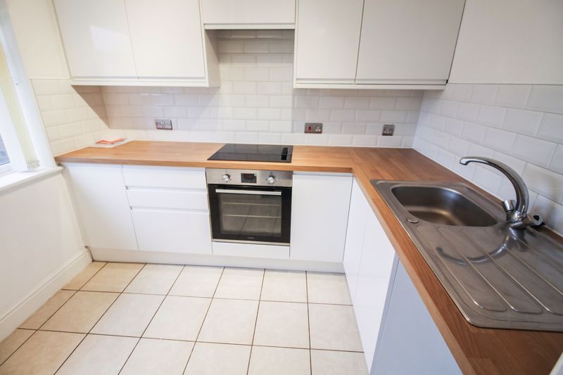 Property photo 3 of 10 Kitchen