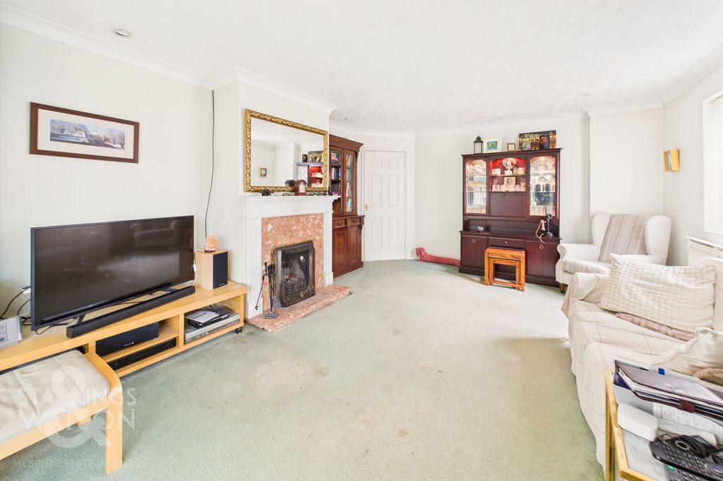 Property photo 3 of 18