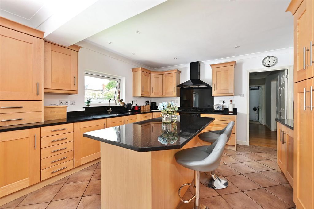 Property photo 3 of 16 Kitchen