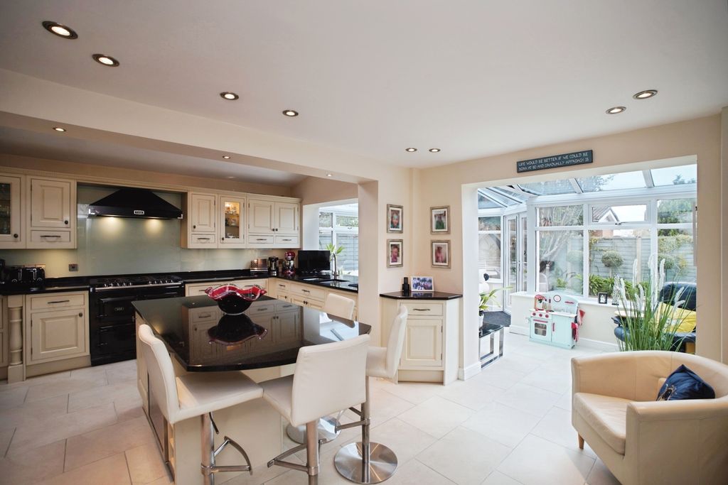 Property photo 2 of 18 Photo