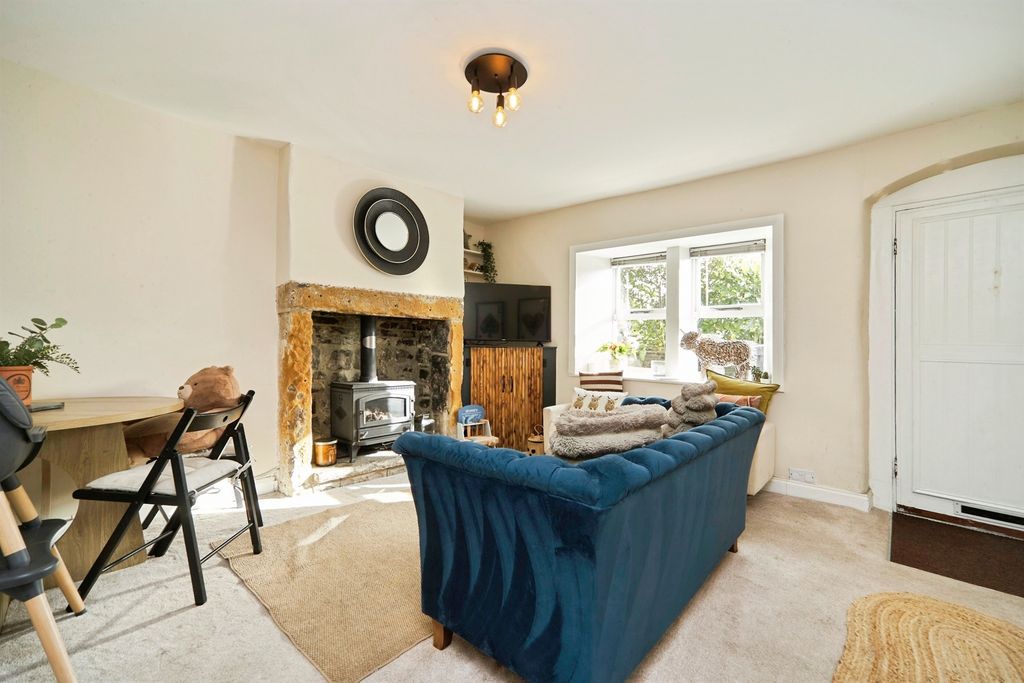 Property photo 3 of 12