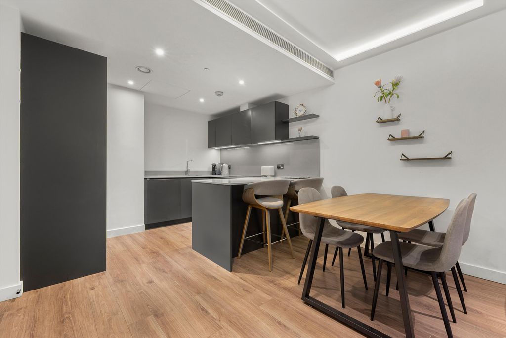 Property photo 2 of 12 Image