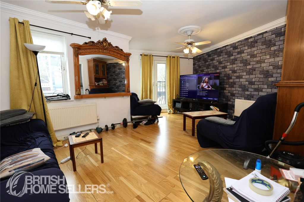 Property photo 2 of 10 Picture No. 12