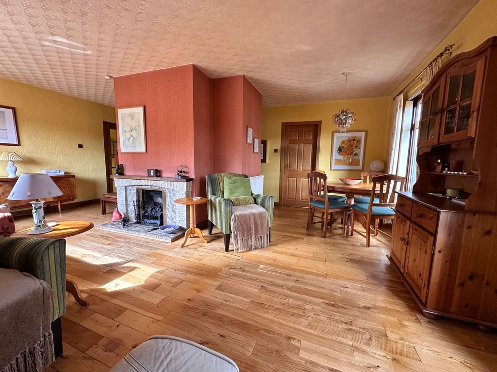 Property photo 3 of 33