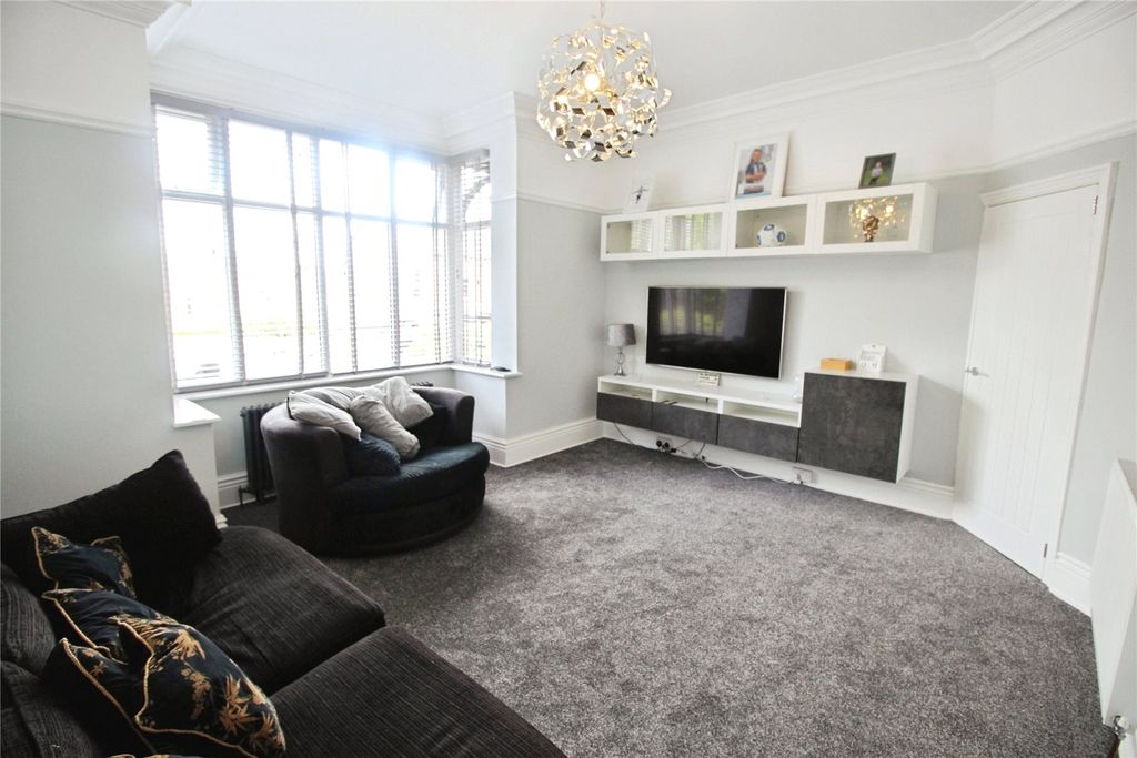 Property photo 2 of 12 Lounge