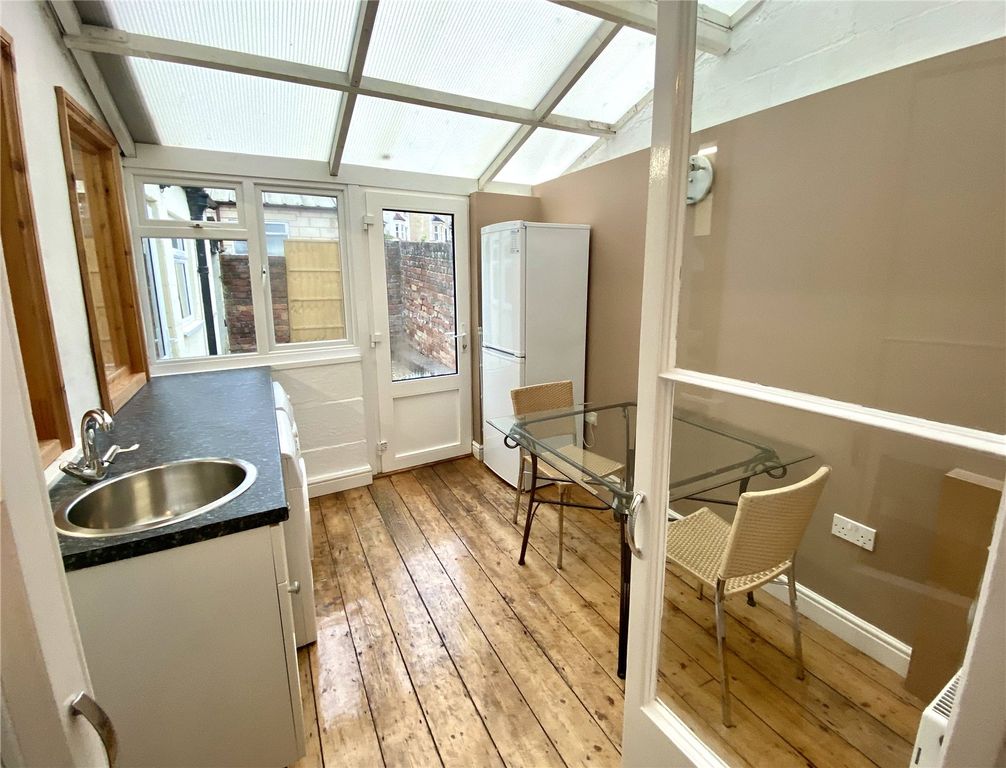 Property photo 3 of 19 Conservatory
