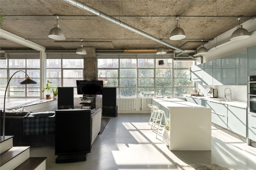 Property photo 2 of 36 Picture No. 04