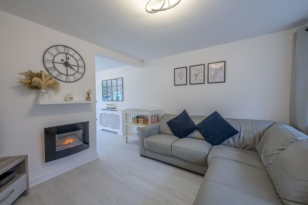 Property photo 2 of 22