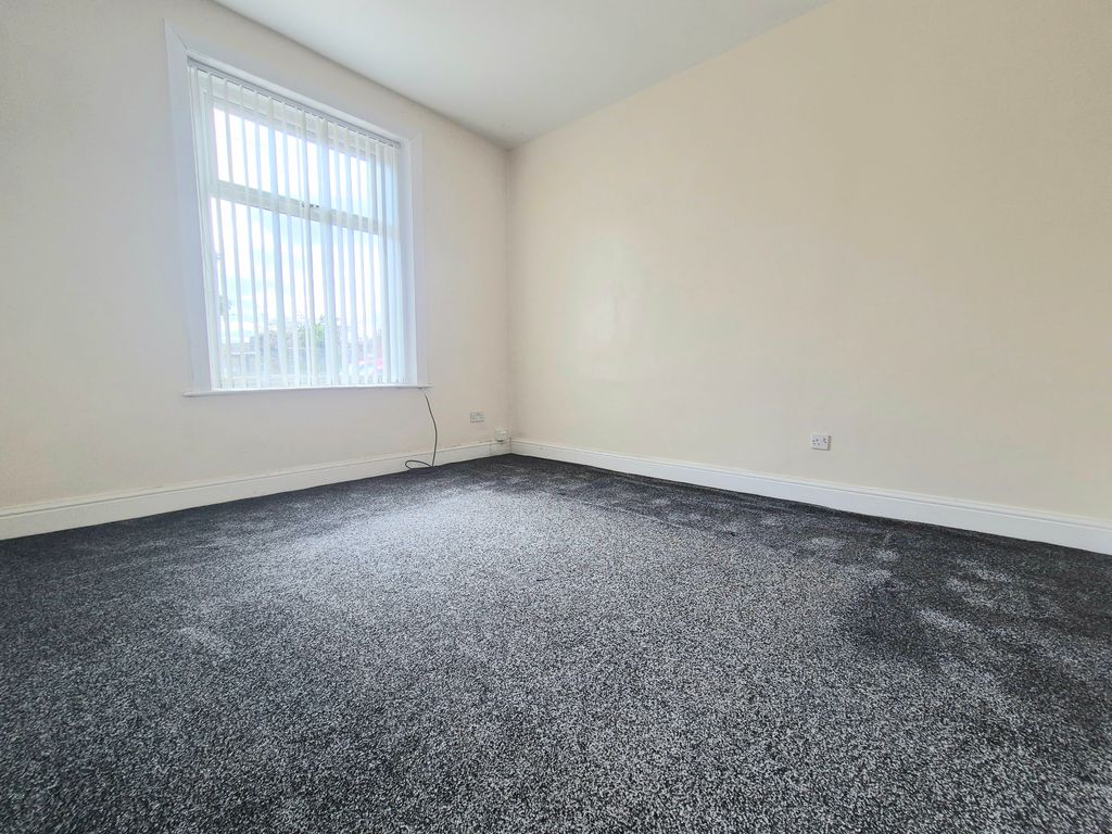 Property photo 3 of 12 Image