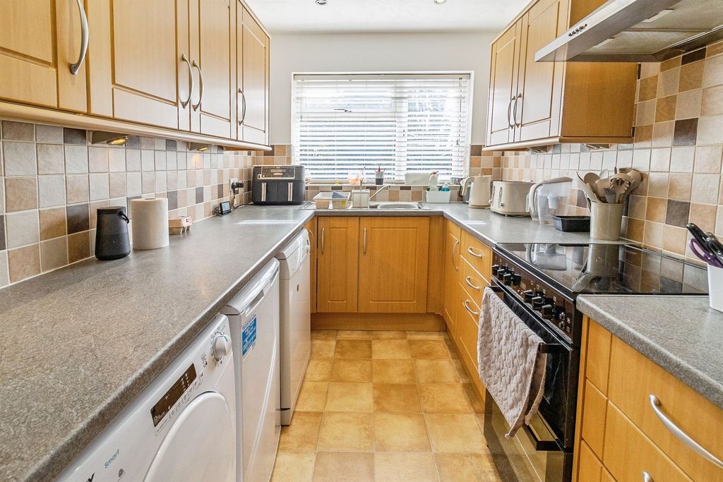 Property photo 2 of 20