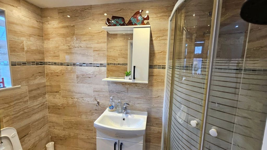 Property photo 3 of 6 Picture No. 02