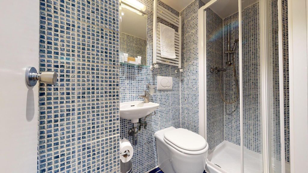 Property photo 3 of 4 Bathroom