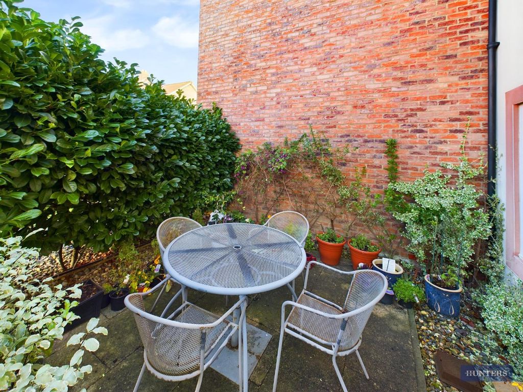 Property photo 2 of 24 Garden -Front