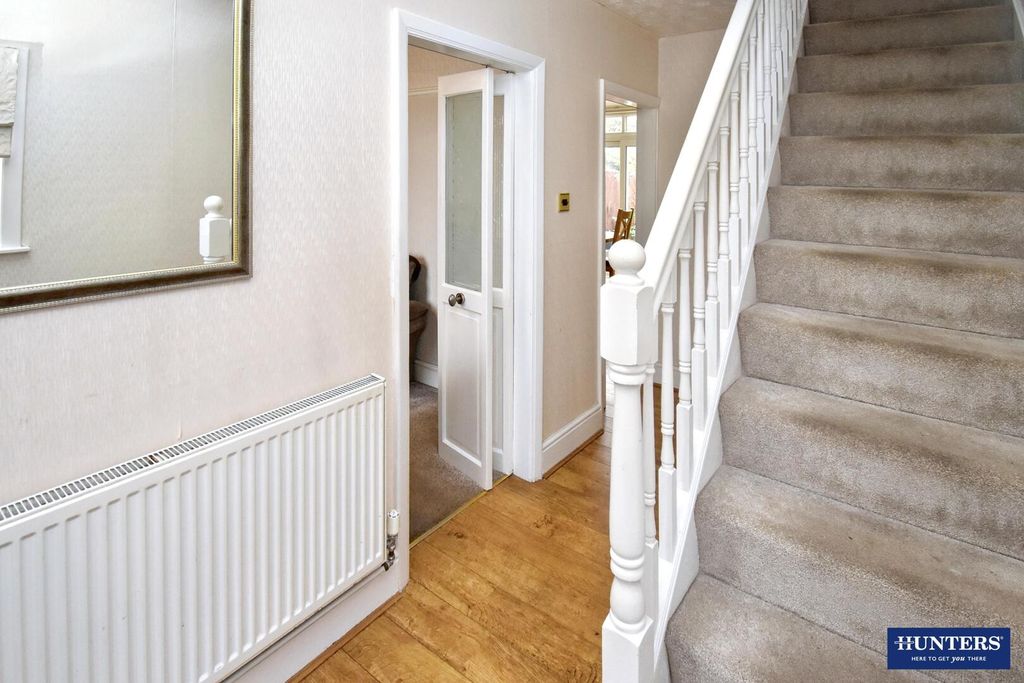 Property photo 2 of 13 Hallway