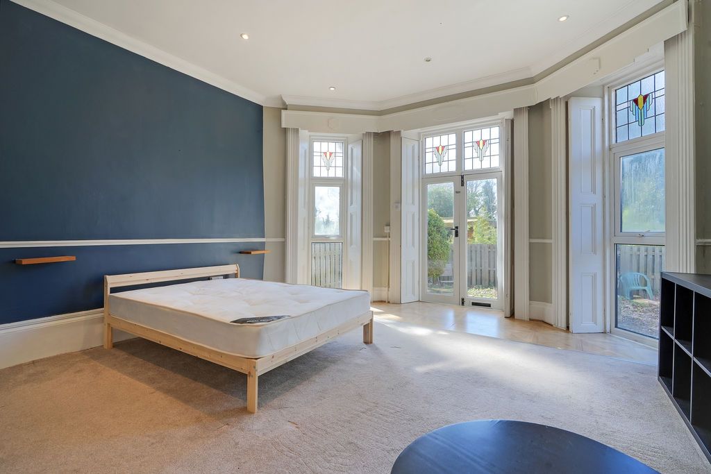 Property photo 3 of 16 Studio Living Space