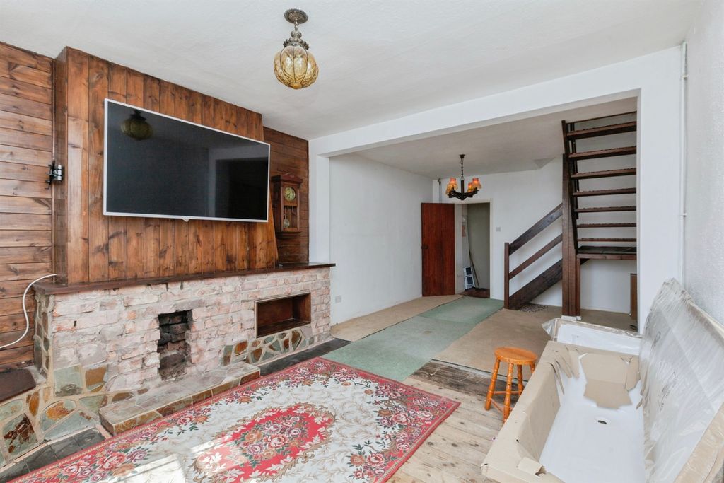 Property photo 2 of 20