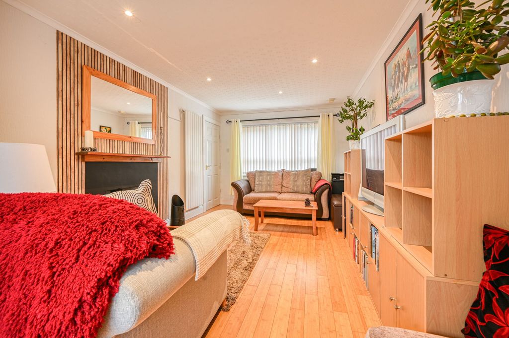 Property photo 2 of 21