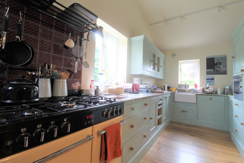 Property photo 3 of 21