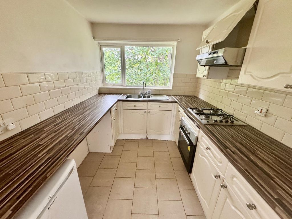 Property photo 3 of 6 Kitchen