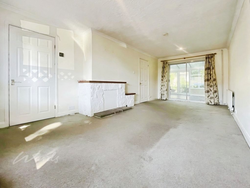 Property photo 3 of 11 Lounge