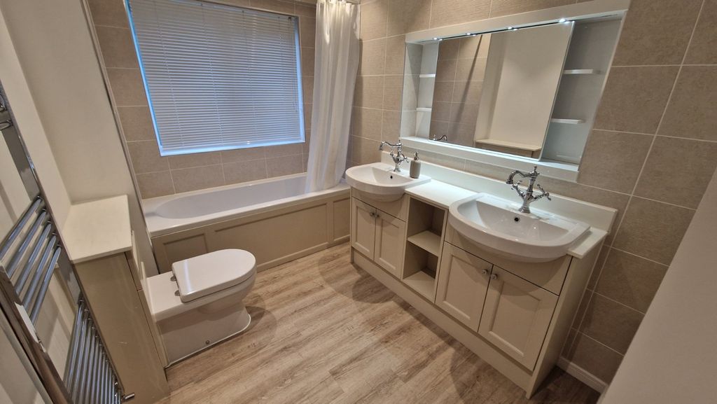 Additional image 8 of 2 bed flat to rentWightwick Court, Wolverhampton, West Midlands WV6