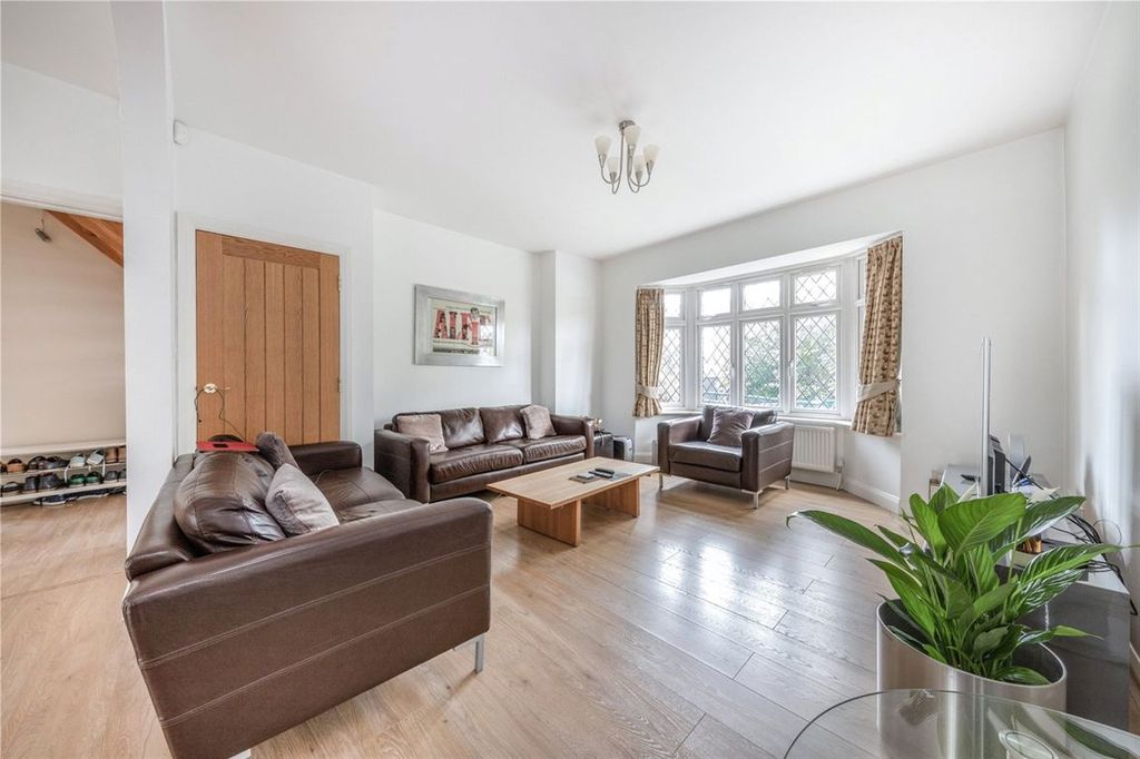 Property photo 2 of 10