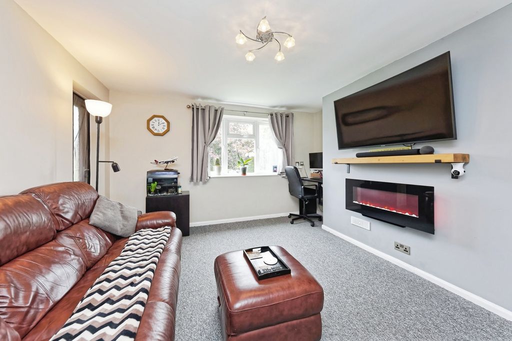 Property photo 2 of 17 Photo