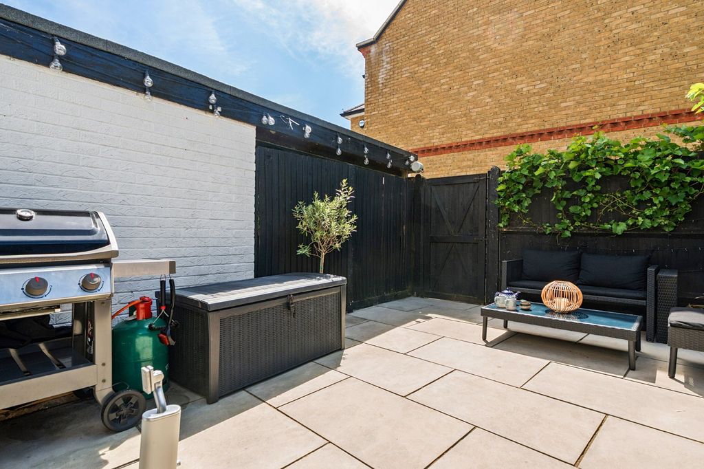 Property photo 3 of 16 Picture No. 15