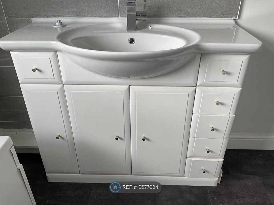 Property photo 2 of 27