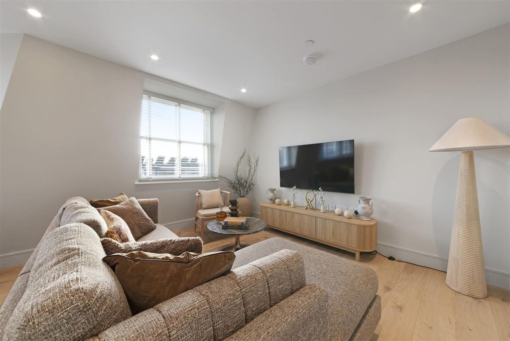 Property photo 3 of 25 Camden High Road, 120A, Flat 7-34.Jpg