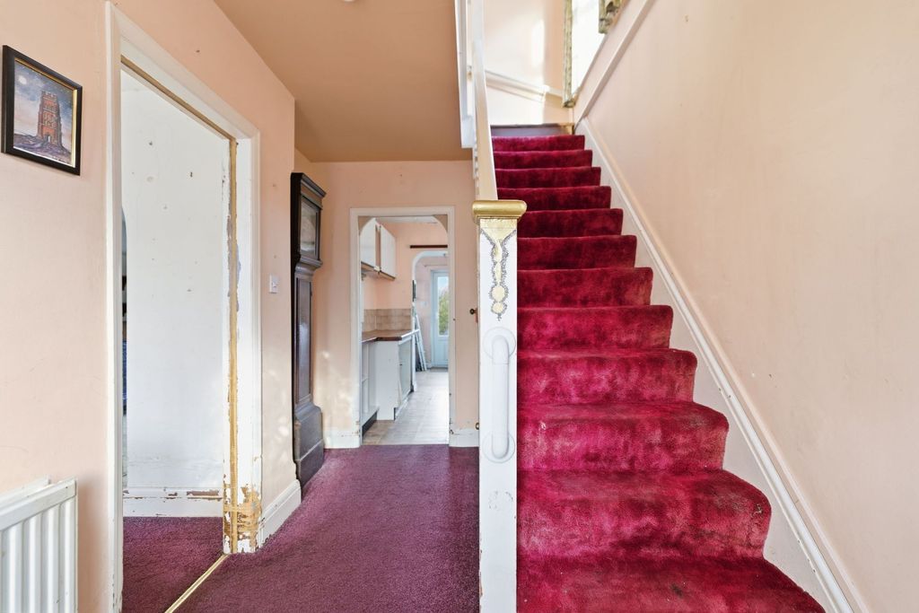Property photo 2 of 28