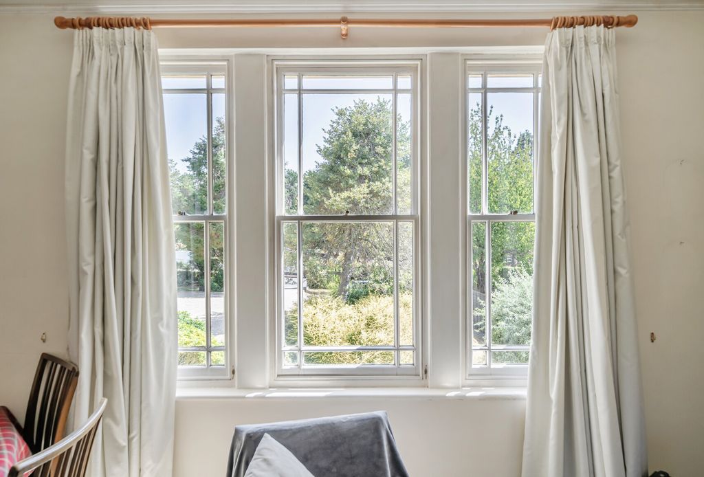 Property photo 3 of 11 Sitting Room