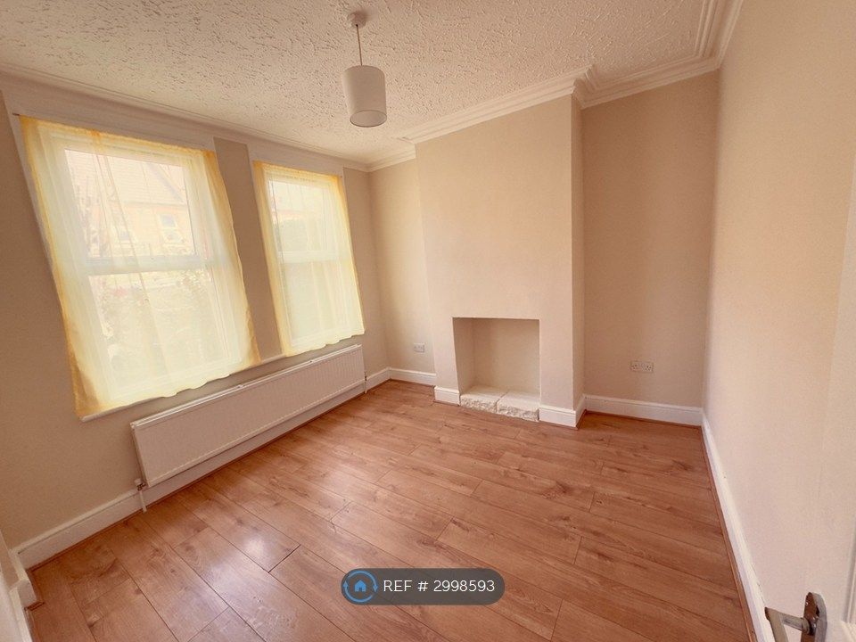 Property photo 1 of 12 Living Room